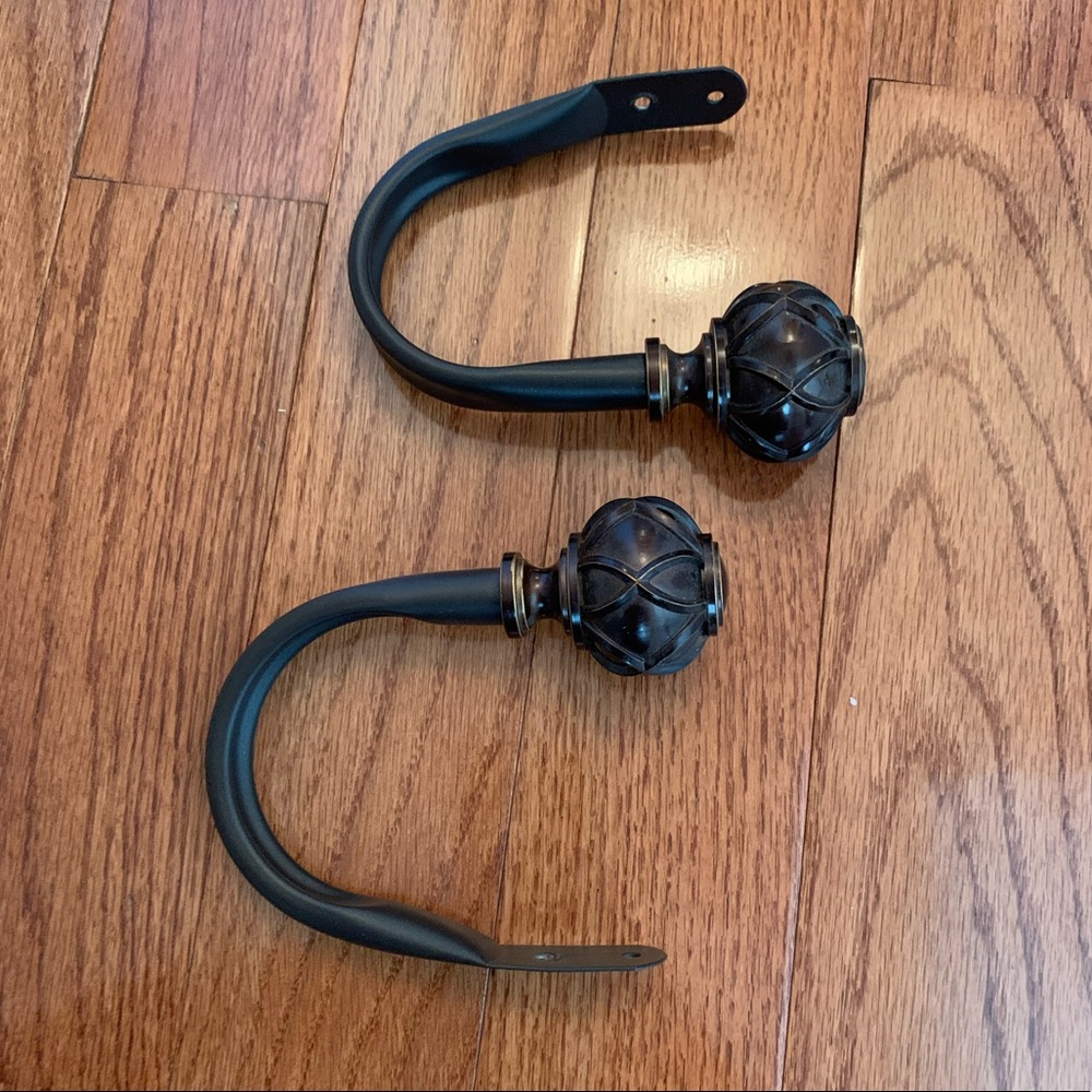 A pair of Curtain Tie Backs Hooks (last pair)